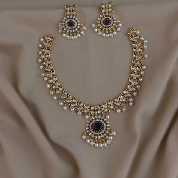 Graceful Pearl Necklace Set
